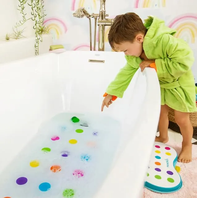 Munchkin Dots Bath Mat Review: Kids Non-Slip Tub Mat image 5